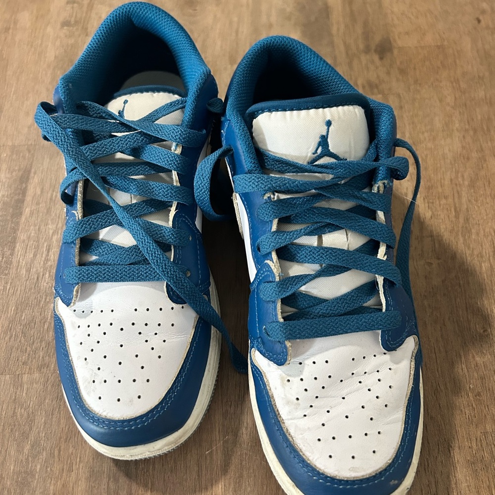 Youth Jordan size 5.5